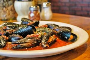 26232924_1503532136382049_160343797795122629_o (1) mussels marinara