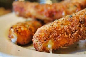 27072529_1520649668003629_1615400581092888588_n (1) mozzarella sticks