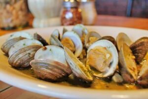 29136222_1567759003292695_5394798709860990976_n (1) clams