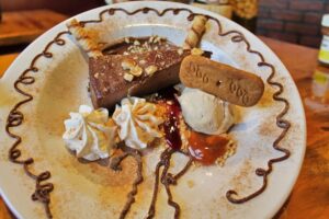 46353069_1876130759122183_2251684115856228352_n (1) dessert tray