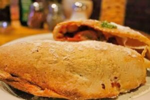 69716377_2345055752229679_5901299461434376192_n (1) calzone